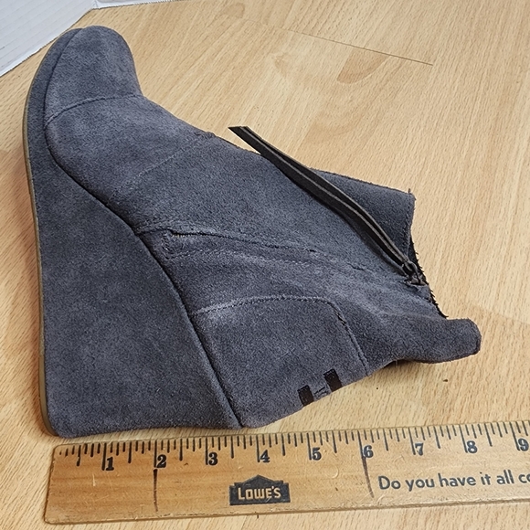 Toms Gray Suede Desert Wedge Ankle Boots Womens Size 12 Like New - Picture 2 of 16